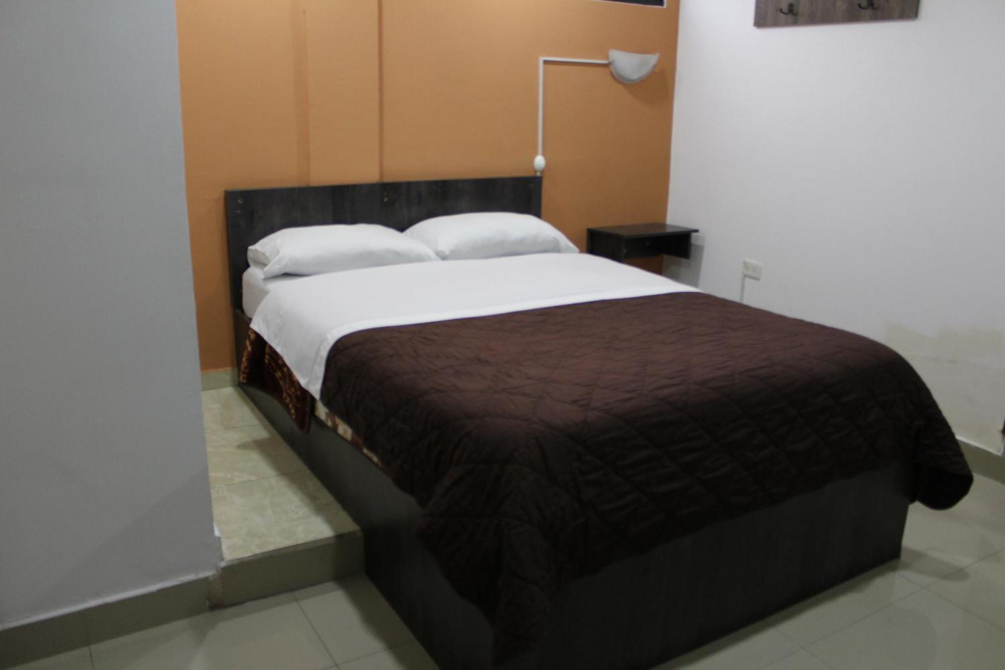 Julius Hostal, Desde Las 14 Horas Hasta 12 Del Mediodia Quito Exterior foto