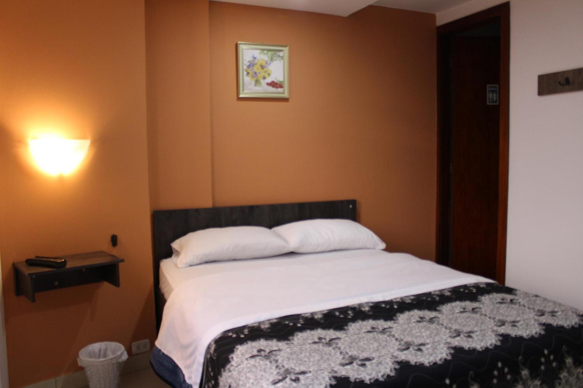 Julius Hostal, Desde Las 14 Horas Hasta 12 Del Mediodia Quito Exterior foto