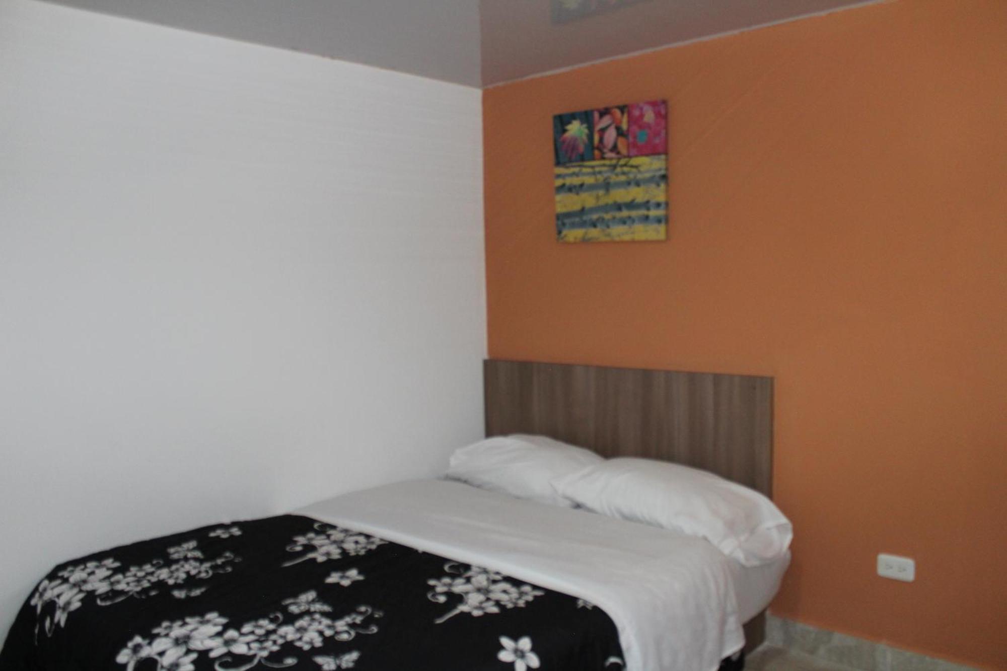 Julius Hostal, Desde Las 14 Horas Hasta 12 Del Mediodia Quito Exterior foto